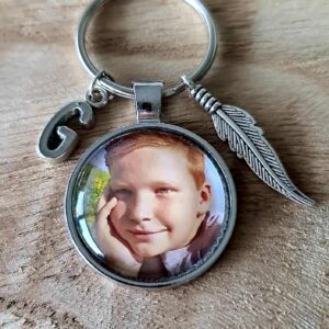 Letterbedel & veertje sleutelhanger met foto